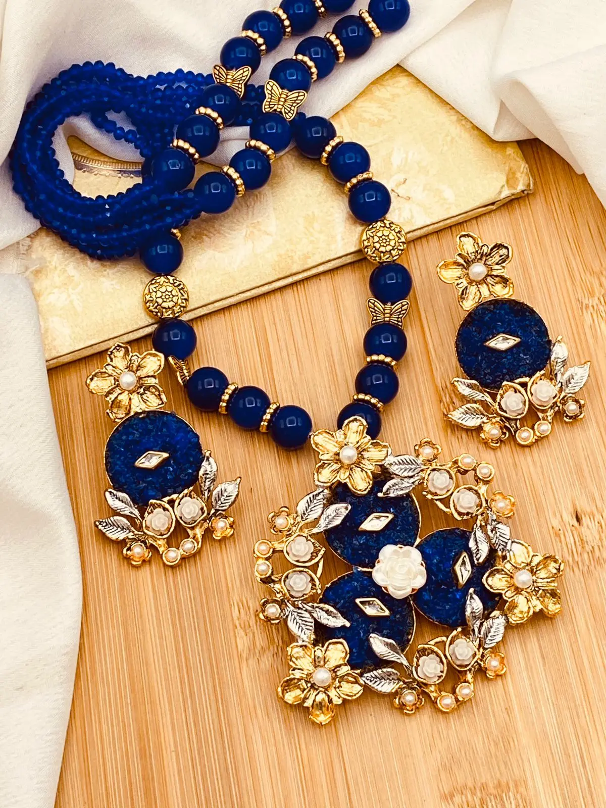 Crush stones flower Hand made Mala set NJ-1601 - Image 5