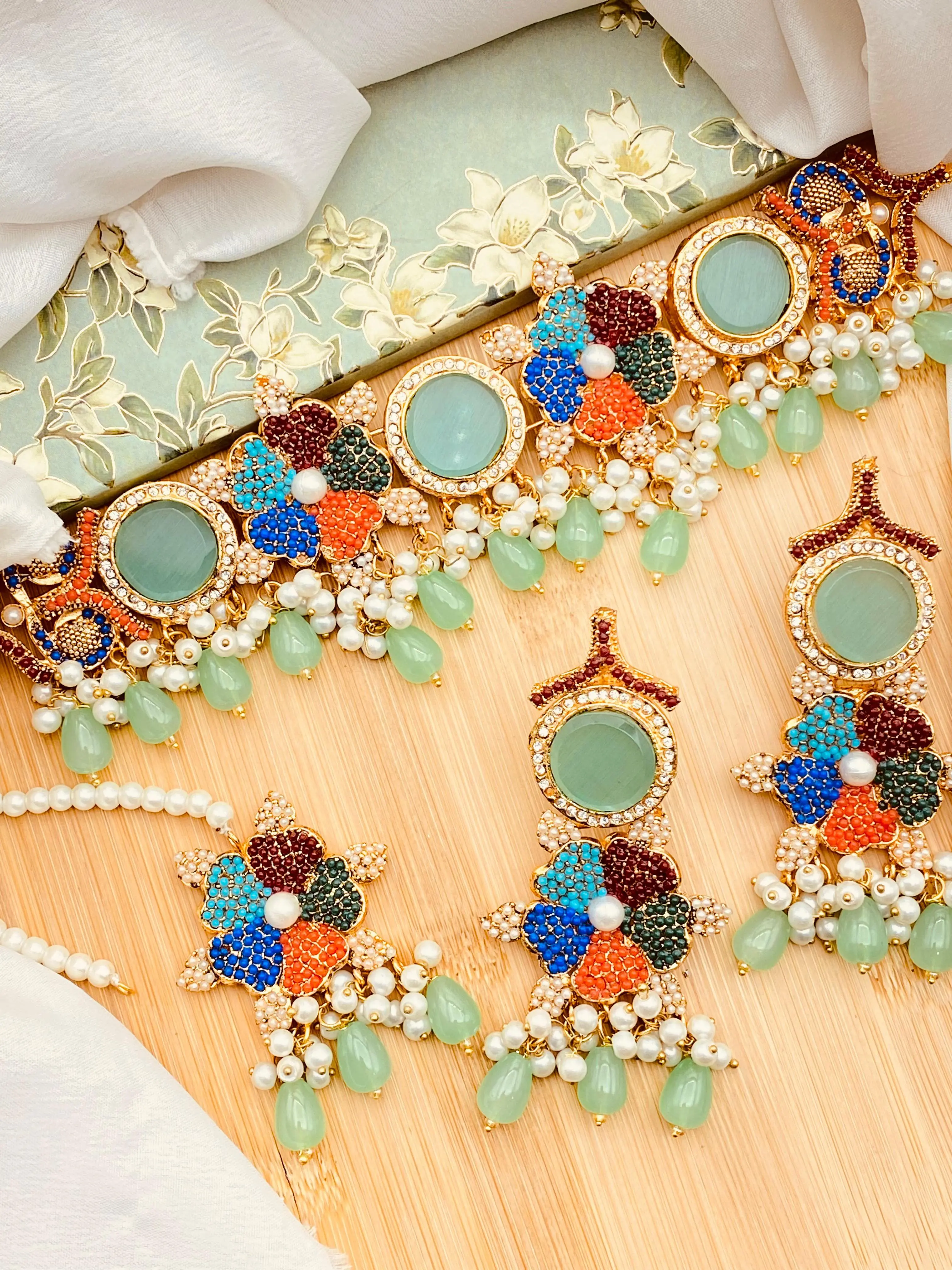 Turkish Noratan Chokar set with Tika -1933 - Image 3