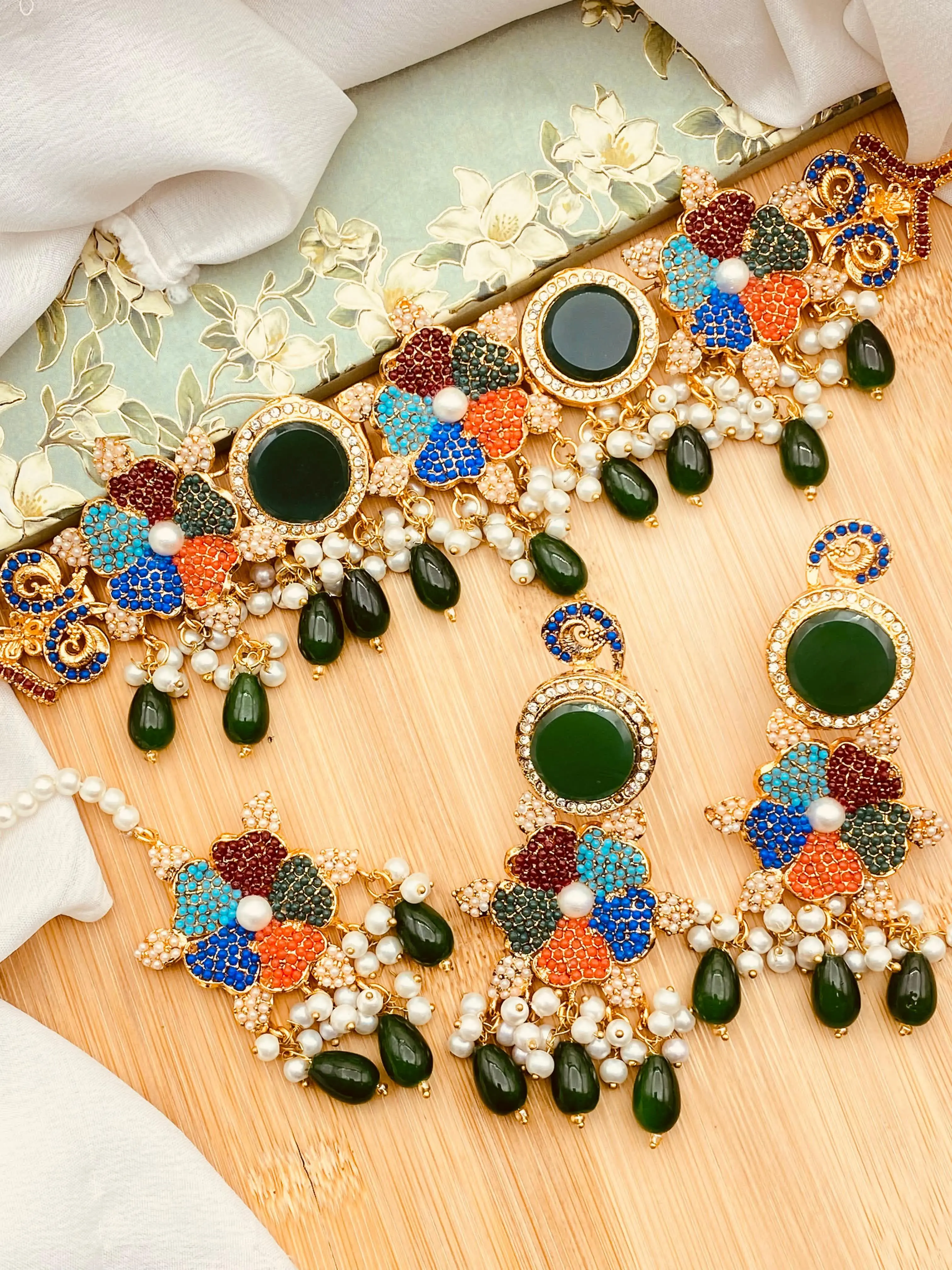 Turkish Noratan Chokar set with Tika -1933 - Image 5