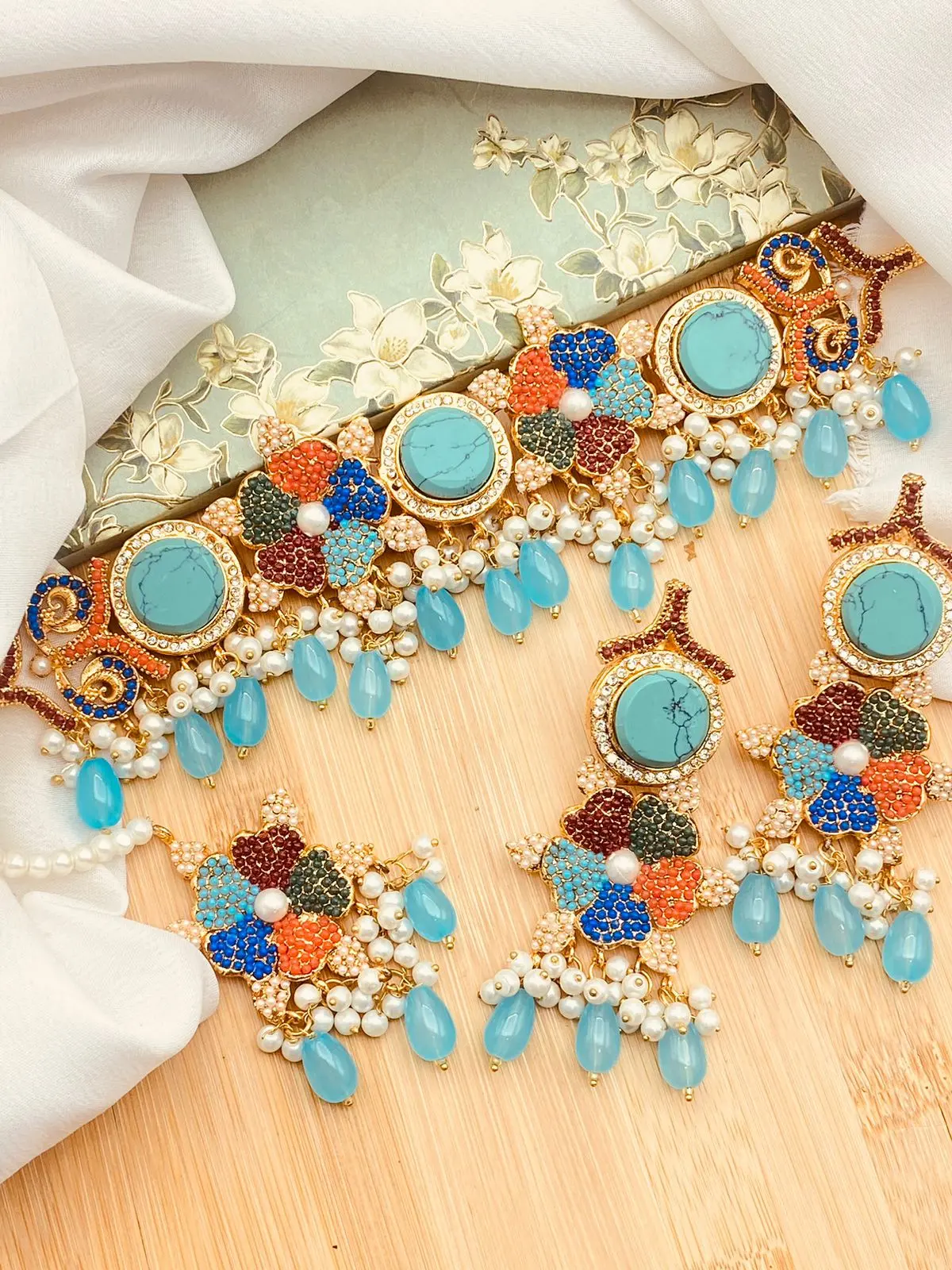 Turkish Noratan Chokar set with Tika -1933 - Image 9